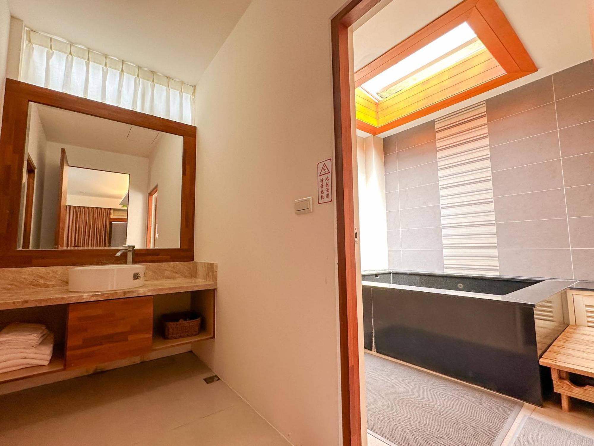 Yage Hotspring House Acomodação com café da manhã Jiaoxi Exterior foto