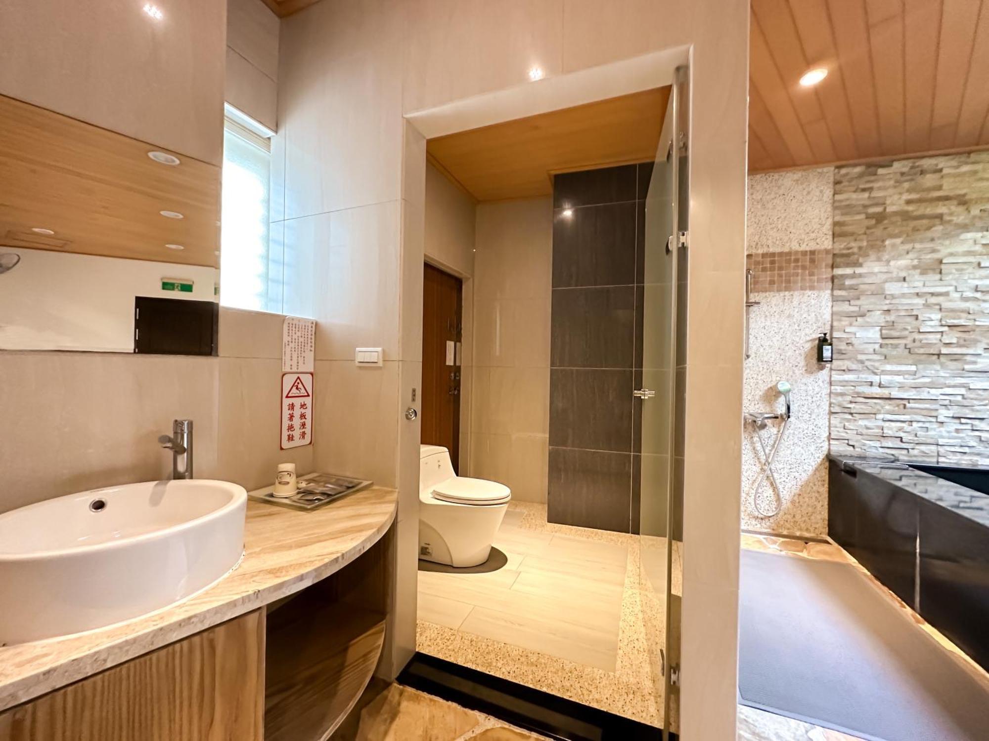 Yage Hotspring House Acomodação com café da manhã Jiaoxi Exterior foto